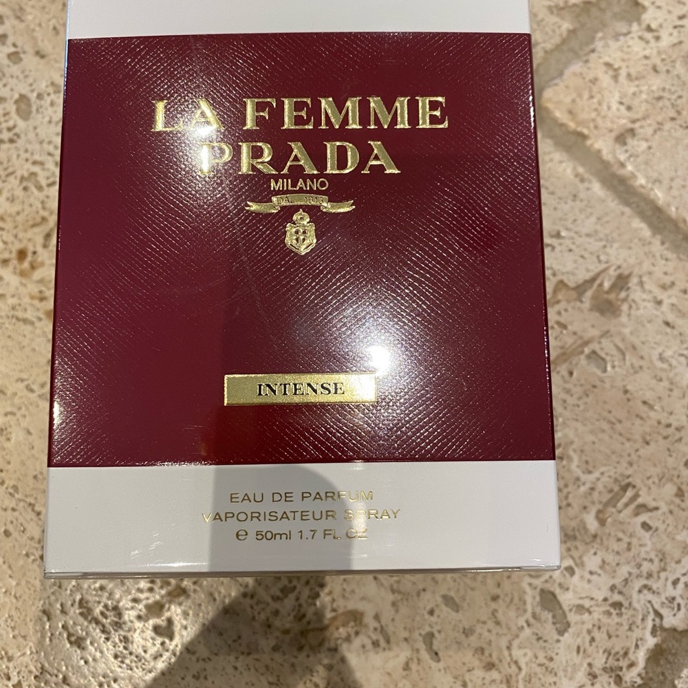 PRADA✨ - Picture 2 of 3
